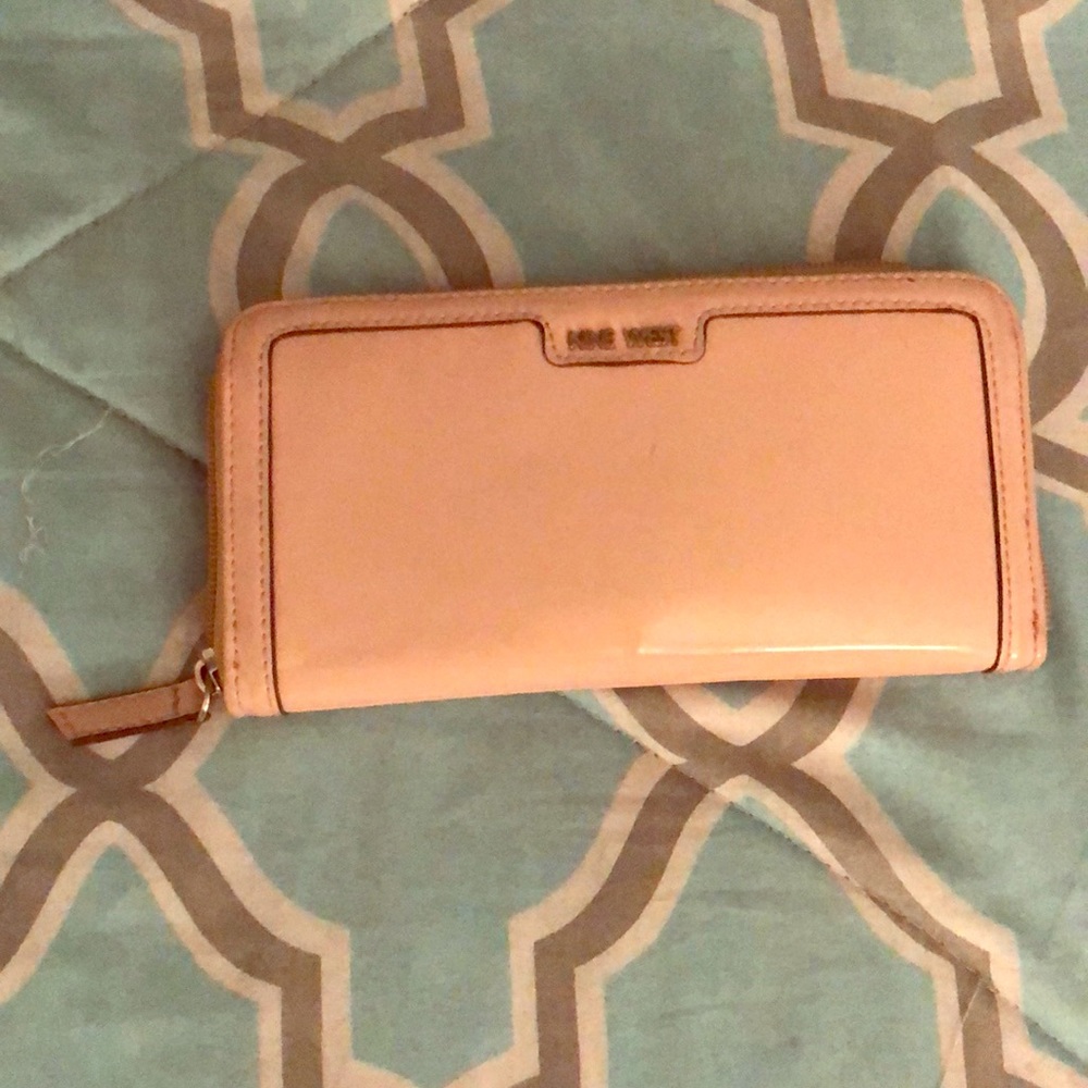 Nine West Nude Patent Wallet Pewter interior